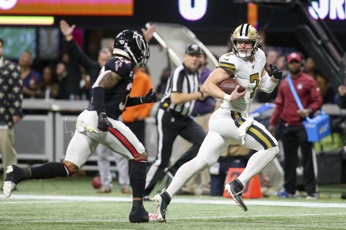 New Orleans Saints Taysom Hill (7) scores a touchdown past Atlanta Falcons safety Ricardo Allen (37). Mandatory Credit: Brett Davis-USA TODAY 